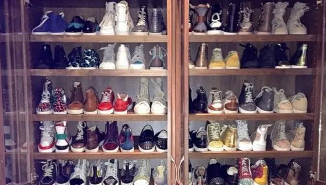 Mayweather presume colección de tenis y lentes en Instagram