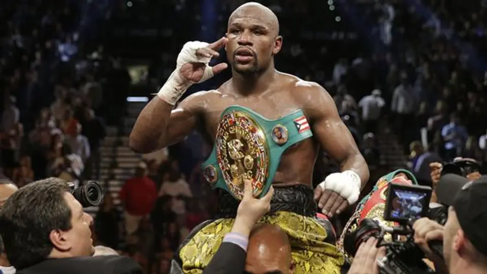 Mayweather noquea a sparring por intenso entrenamiento