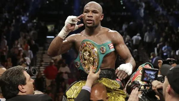 Mayweather noquea a sparring por intenso entrenamiento