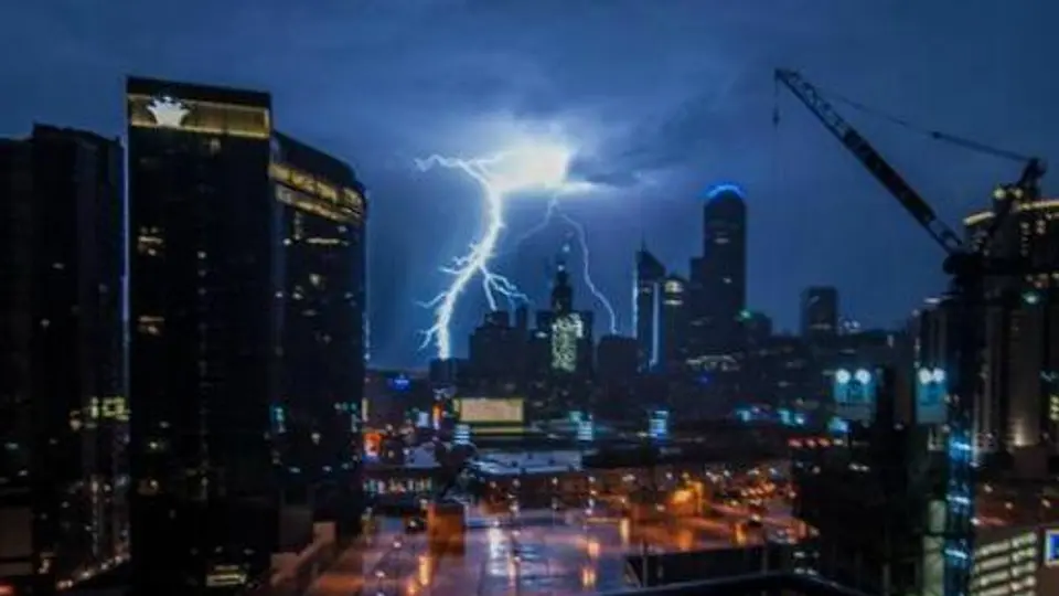 Impactante tormenta eléctrica azota Melbourne