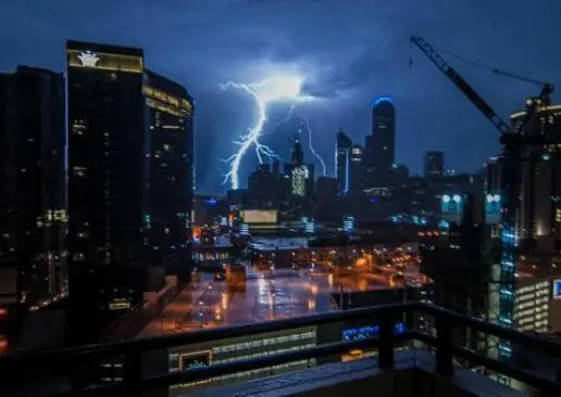 Impactante tormenta eléctrica azota Melbourne