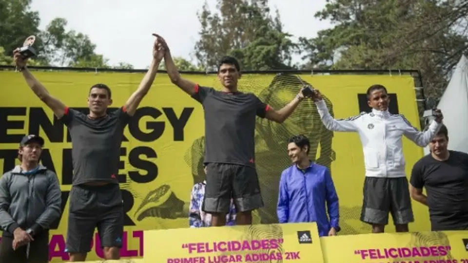 Mexicano conquista la carrera Adidas 21K 2015