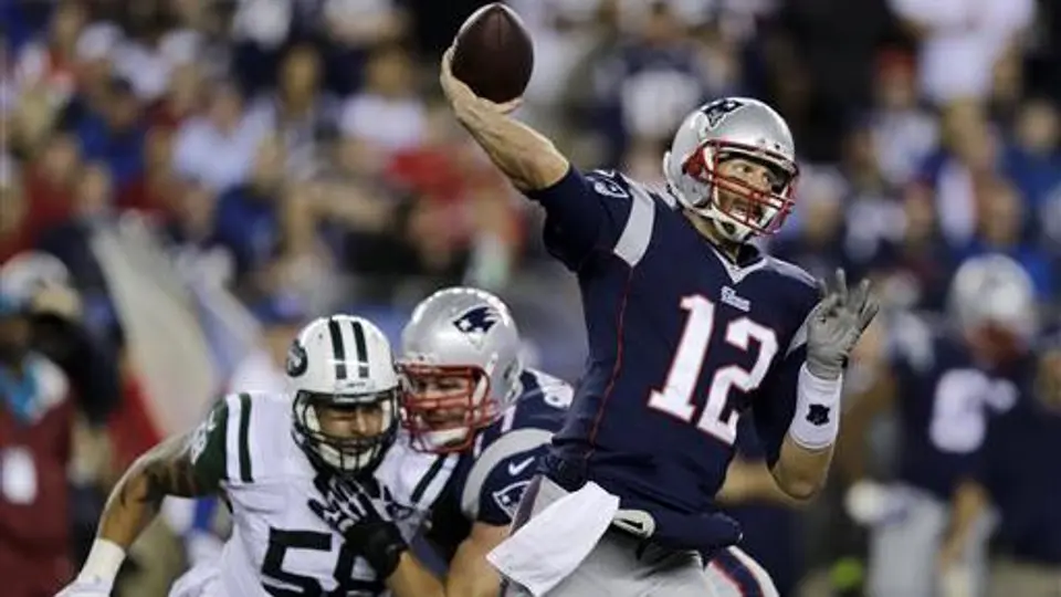 Brady finge falta y se tira al suelo