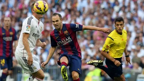Iniesta sufre lesión en la pierna derecha