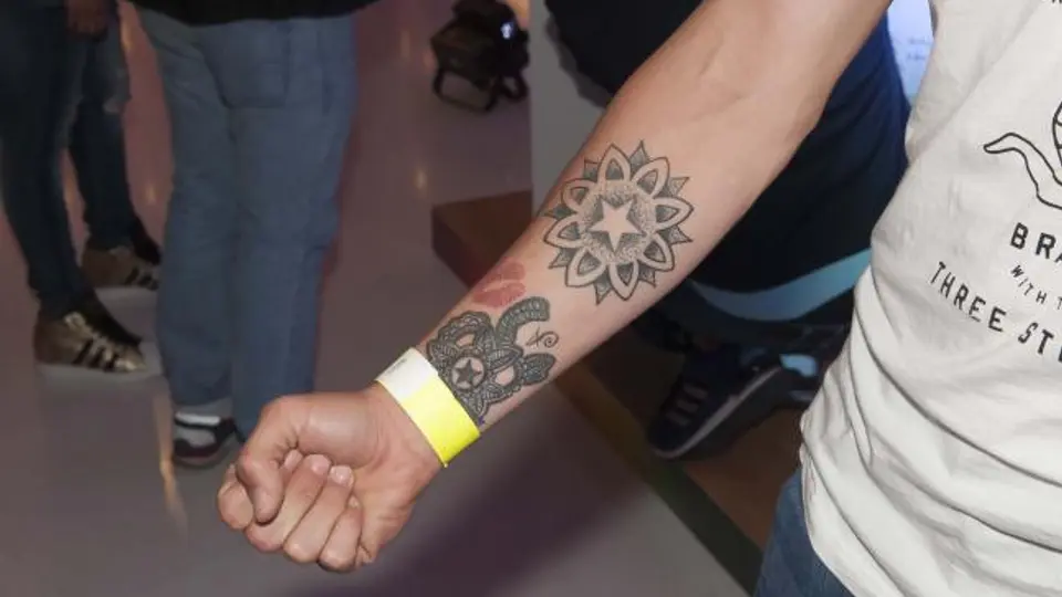 Layún explica el origen de sus tatuajes