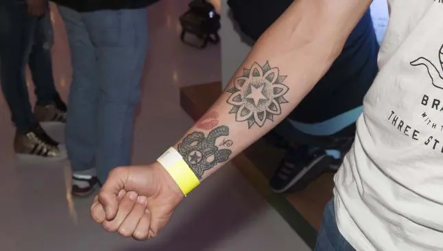 Layún explica el origen de sus tatuajes