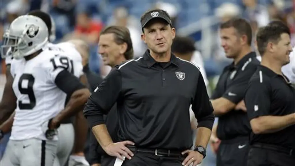 Raiders despiden a su entrenador