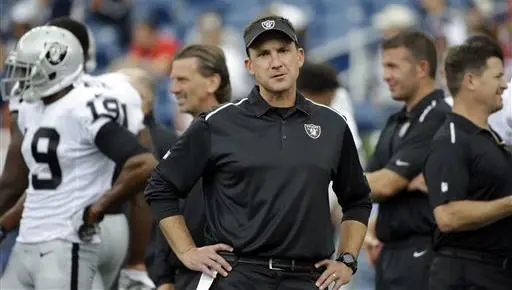 Raiders despiden a su entrenador