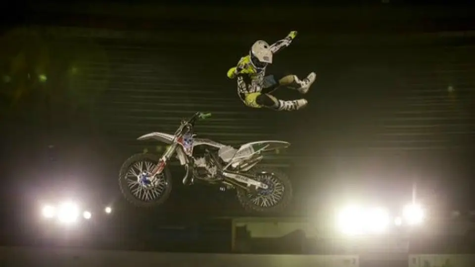 Mexicano sufre caída en clasificatorias de Red Bull X-Fighters