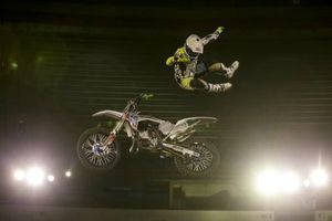 Mexicano sufre caída en clasificatorias de Red Bull X-Fighters