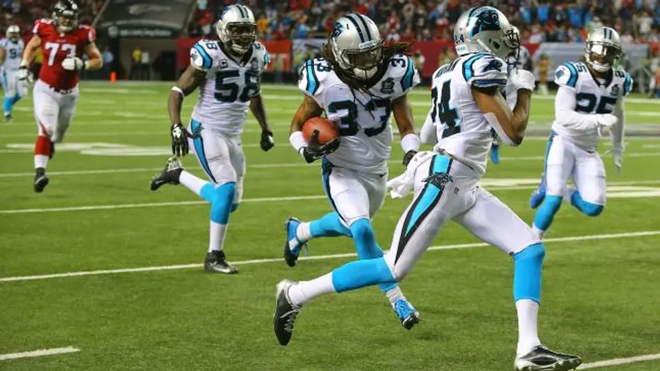 Carolina despide a los Halcones con paliza