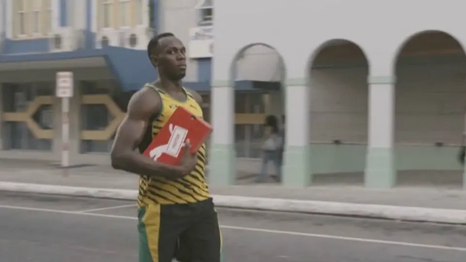 Usain Bolt realiza 'entrega especial' en comercial