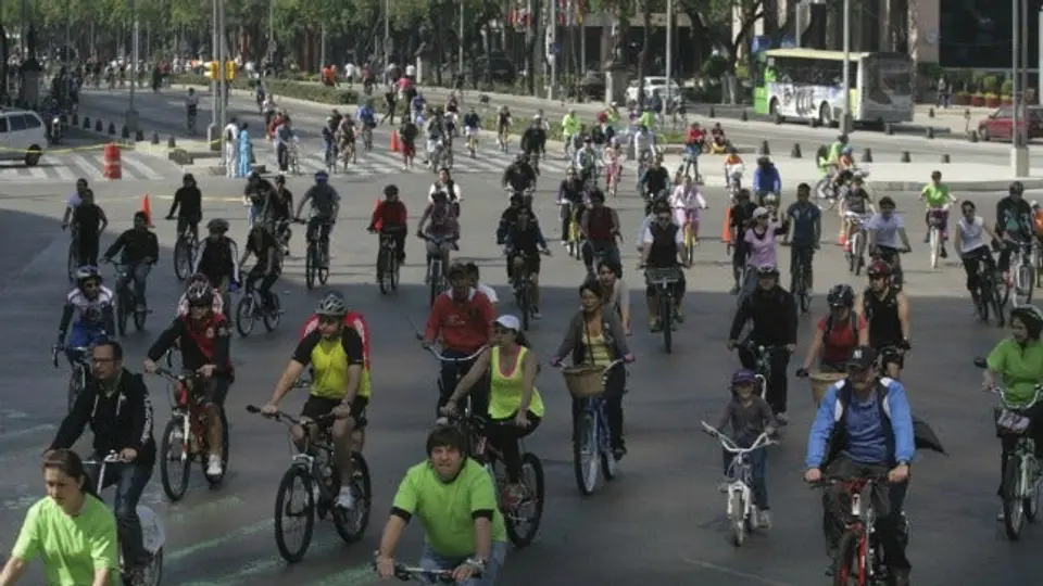 Organizan rodada en bicicleta previo al maratón de la Ciudad de México
