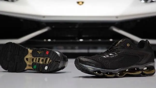 Lamborghini lanzará calzado y ropa deportiva