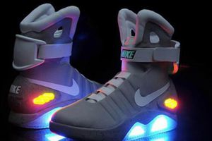 Salen a la venta réplicas de los tenis de 'Volver al Futuro'