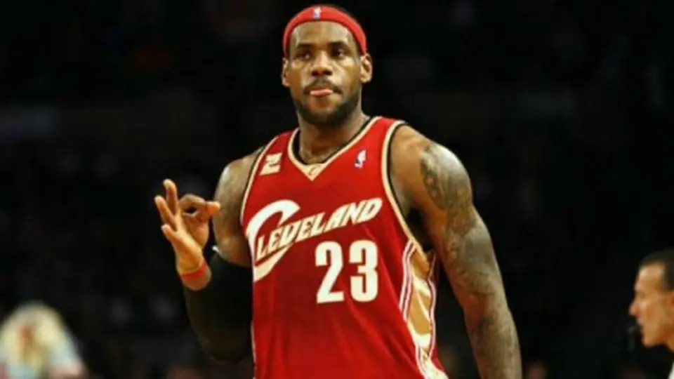 LeBron James suma un auto de 59 mil 900 dólares a su cochera