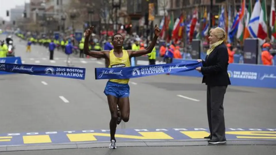 Lelisa Desisa y Caroline Rotich conquistan Maratón de Boston