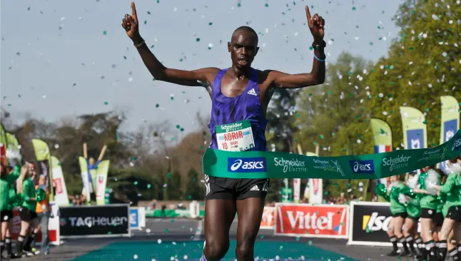 Mark Korir triunfa en el Maratón de París