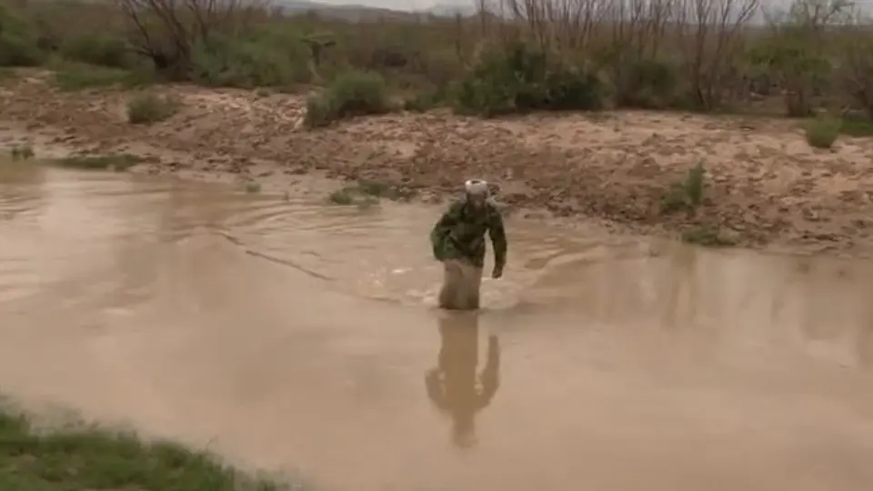 Osama Bin Laden cruza el Río Bravo