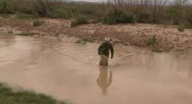 Osama Bin Laden cruza el Río Bravo
