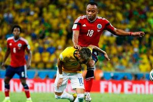 Subastan playera de Zúñiga con la que lesionó a Neymar