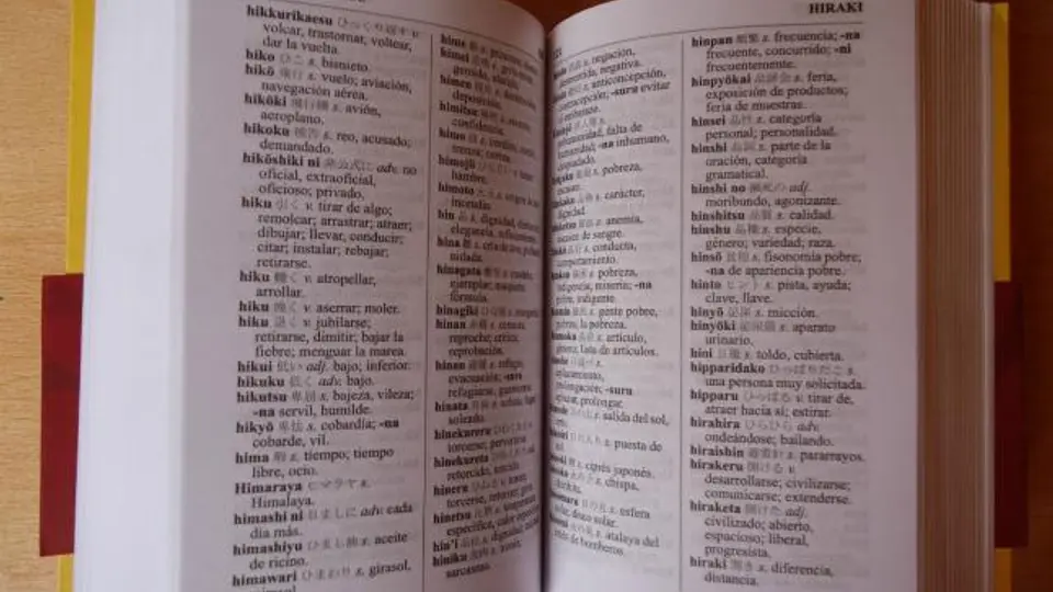 Diccionario británico añade las palabras chilaquiles, emoji y meme