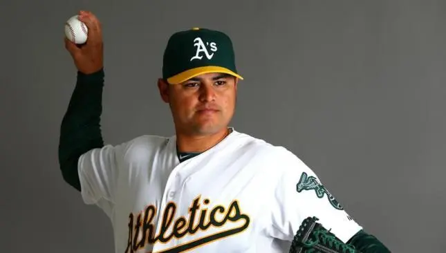 Arnold León, tercer debut mexicano en la campaña de MLB