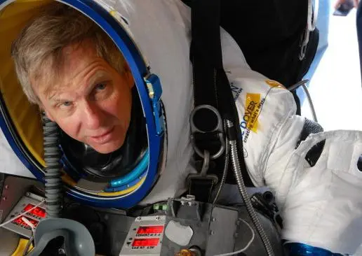 Ejecutivo de Google rompe récord de salto desde la estratósfera