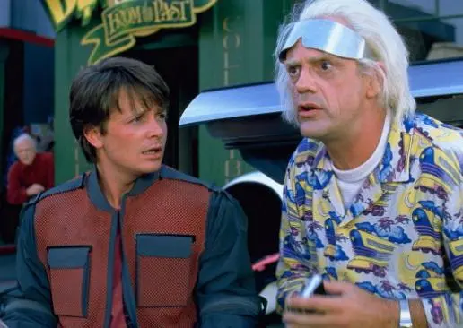 Marty y Doc en escena de Volver al Futuro | ESPECIAL