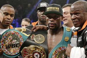Floyd Mayweather Jr., despojado del título de la OMB