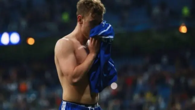 Jugador del Schalke, fan de los calzones de CR7