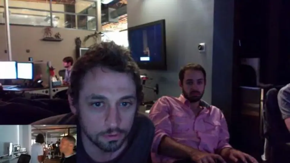 Fingen terremoto en Skype