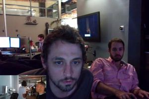 Fingen terremoto en Skype