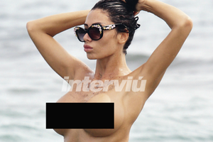 Supuesta novia de Neymar se desnuda en Ibiza