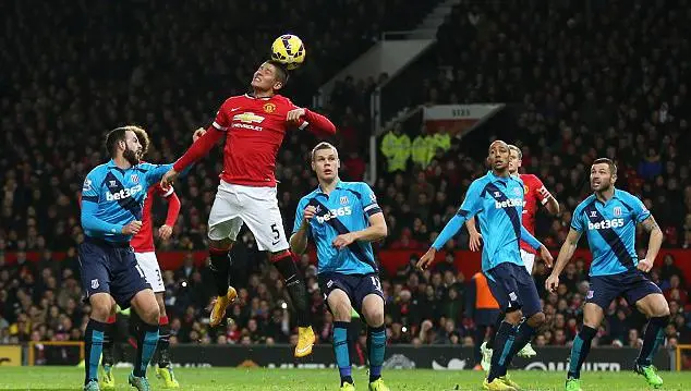 Novia de Rojo 'reclama' le cuenten a su pareja un gol en el United