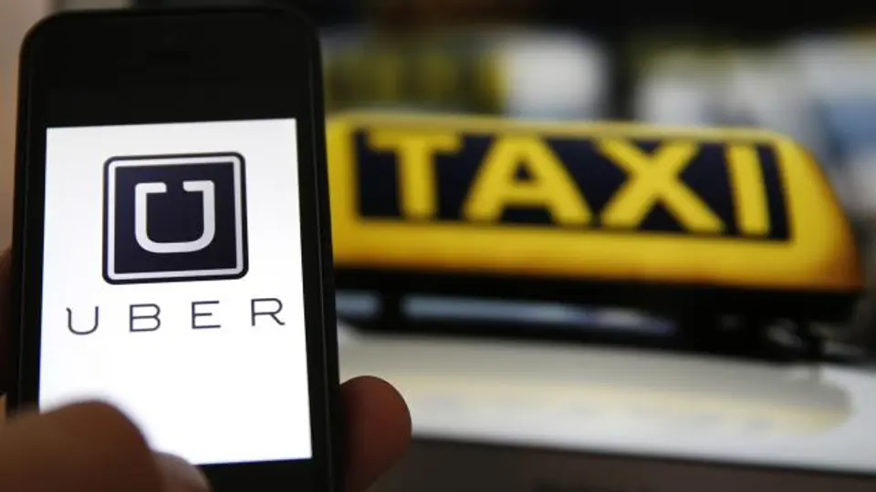 Google y Uber buscan crear servicio de taxis sin conductor