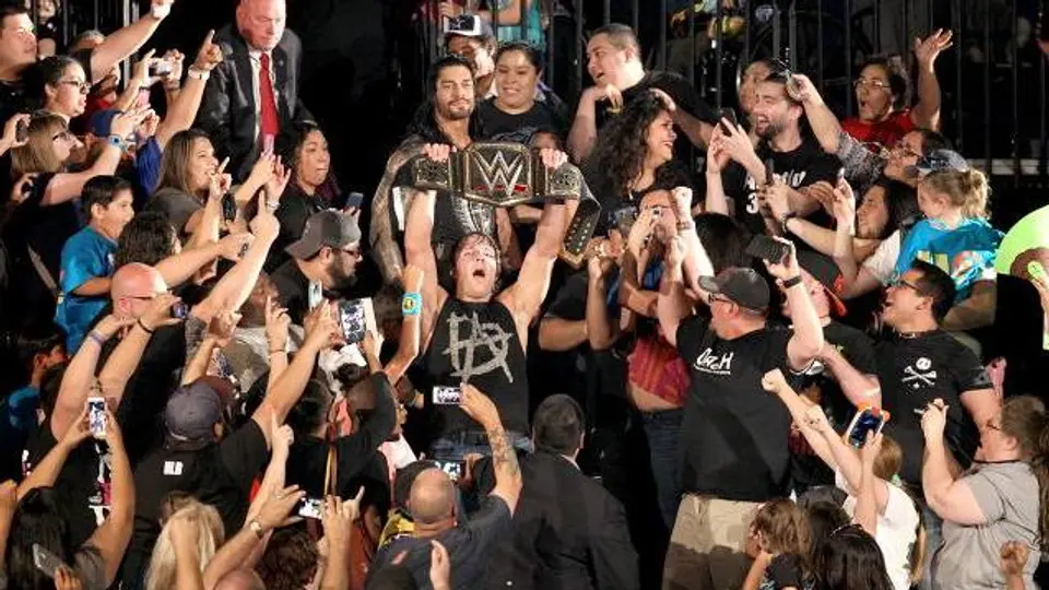 Dean Ambrose se 'roba' el título WWE Mundial Pesado