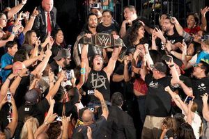 Dean Ambrose se 'roba' el título WWE Mundial Pesado