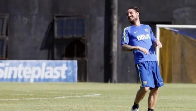 Osvaldo habría asistido a fiesta con prostitutas