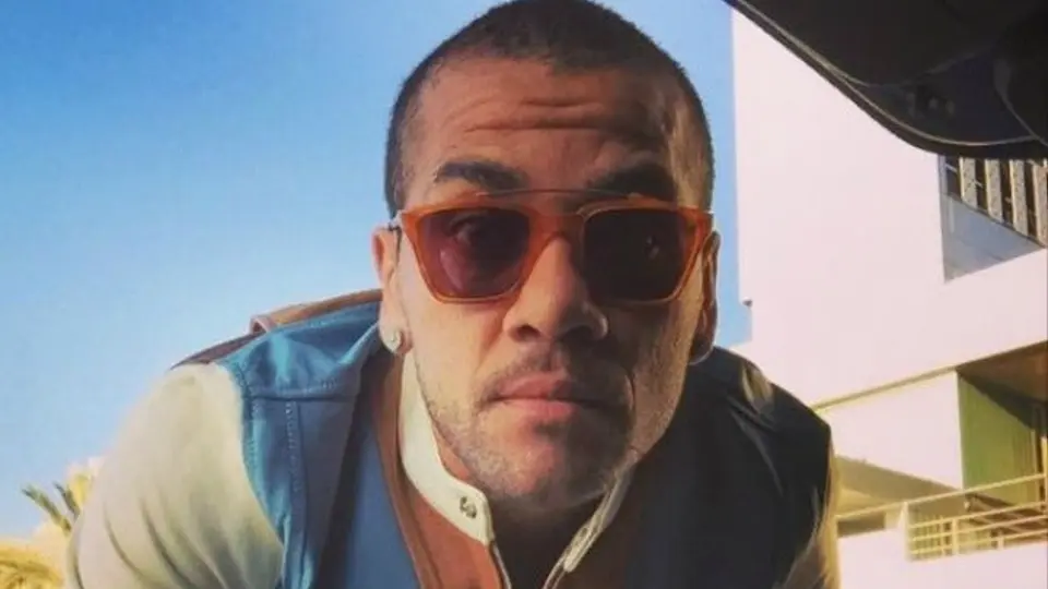 Dani Alves pone a bailar' las redes sociales