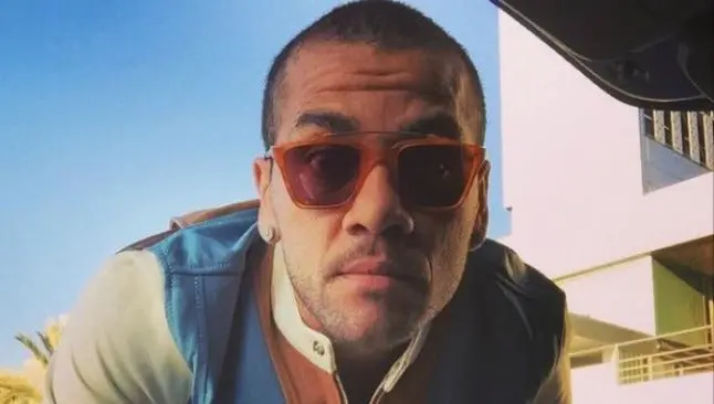 Dani Alves pone a bailar' las redes sociales