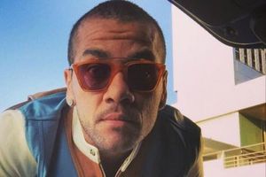 Dani Alves pone a bailar' las redes sociales