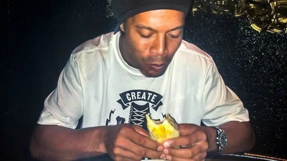 Ronaldinho disfruta de la cocina mexicana en Querétaro