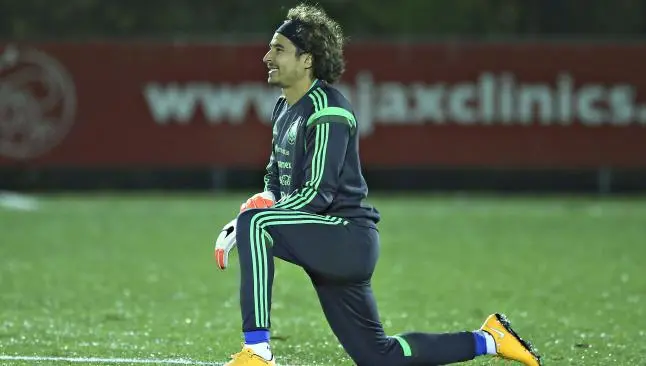 Guillermo Ochoa, en un entrenamiento con el Tri | IMAGO7