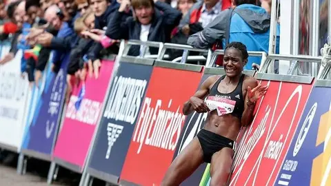 Corredora de Namibia colapsa en Maratón de Escocia