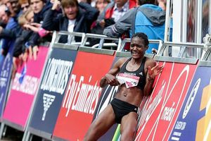 Corredora de Namibia colapsa en Maratón de Escocia