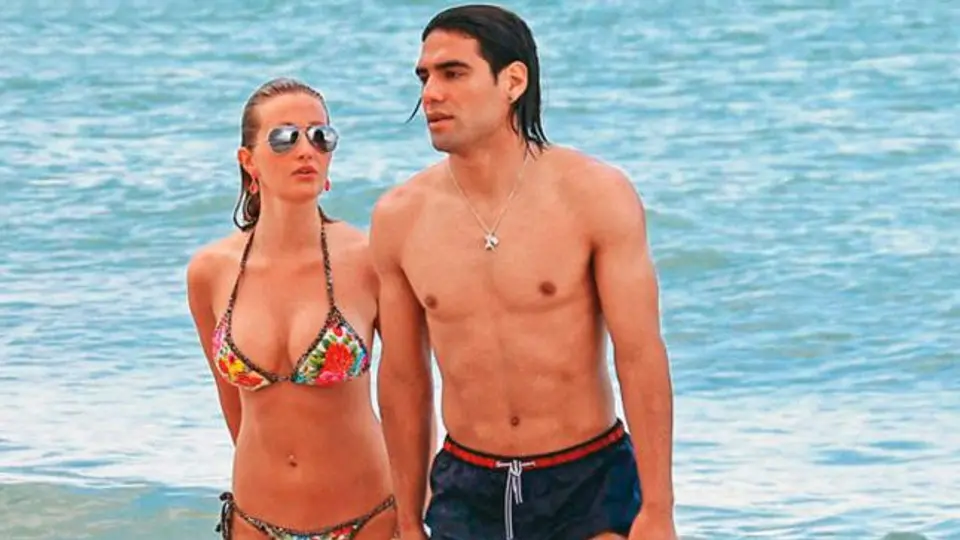 Falcao es defendido de Van Gaal por su esposa