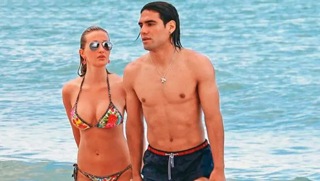 Falcao es defendido de Van Gaal por su esposa