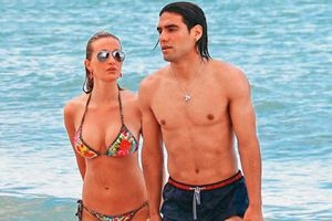Falcao es defendido de Van Gaal por su esposa