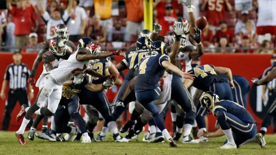 Carneros se impone a Tampa Bay en duelo parejo